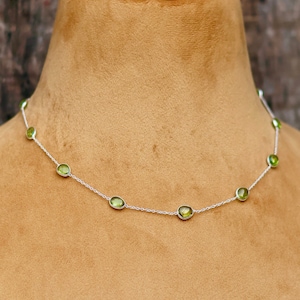 Collar de peridoto verde, collar minimalista de plata de ley 925, cadena delicada, collar de cristal con la piedra de nacimiento de agosto, regalo para ella
