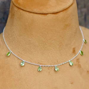 Collar de peridoto verde, collar minimalista de plata de ley 925, cadena delicada, collar de cristal de piedra de nacimiento de agosto, regalo para ella
