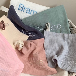 ¡VENTA! Paño para chupete con nombre del bebé bordado. Colores limitados