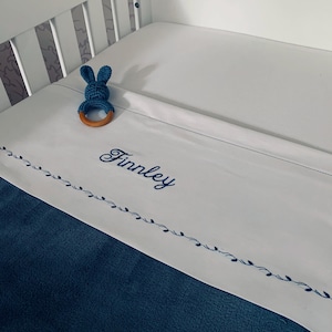 Sheet with baby&#39;s name for crib or baby bed
