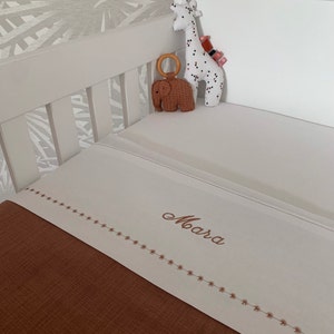 Sheet with baby&#39;s name for crib or baby bed