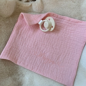 Pacifier cloth with embroidered name and hearts roze