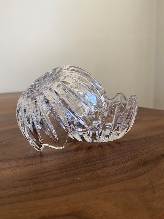 Vintage Crystal Clam Shell Lidded Trinket/Jewelry… - image 2