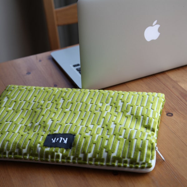 Padded green velvet laptop case, 13 inch, 14 inch, 15 inch laptop sleeve, %100 handmade, protective laptop cover