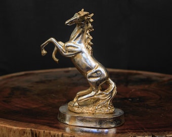 馬の像 赤茶色の樹脂製馬の像彫刻 高さ 21 インチ x 幅 17 インチ