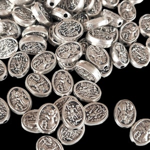 Lote de 15, 25, 50 y 100 piezas de medallas plateadas de San Miguel Arcángel.