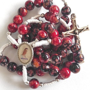 Regalo del rosario cattolico Gioielli religiosi di Medjugorje Perle di vetro Regalo santino