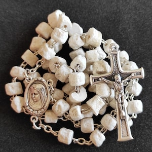 Rosario in pietra della Vergine Maria Medjugorje, rosario cattolico Roks fatto a mano Croce della Terra Santa di Medjugorje + Buono regalo sacro