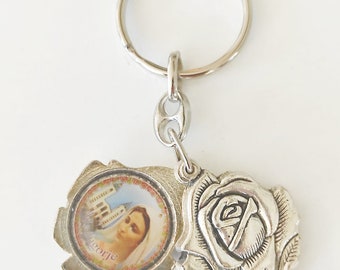 VIRGEN MARÍA MEDJUGORJE iglesia St. James Llavero colgante para llaves regalo católico mujeres hombre, colgante católico, llavero rosa regalo