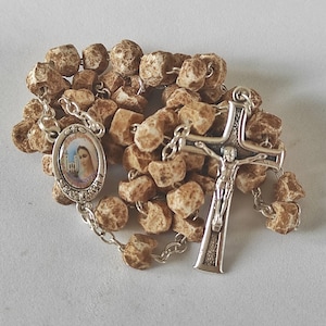 Chapelet Medjugorje Pierre Rocher de la Colline des Apparitions de Medjugorje Chapelet catholique fait main + Carte-cadeau Sainte
