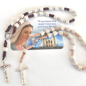 Rosario de Medjugorje de la Colina de las Apariciones Rosario de Medjugorje Rosario católico hecho a mano La Tierra Santa de Medjugorje + Tarjeta de regalo sagrada