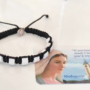 Braccialetto cattolico, rosario, coroncina, rosario di pietra della Collina delle Apparizioni, medaglia della Madonna/Vergine Maria + buono regalo sacro