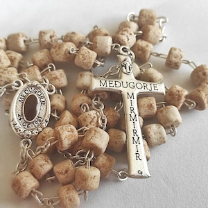 Rosario de piedra de la Virgen María de Medjugorje, rosario católico Roks hecho a mano, Tierra Santa de Medjugorje + Tarjeta de regalo sagrada