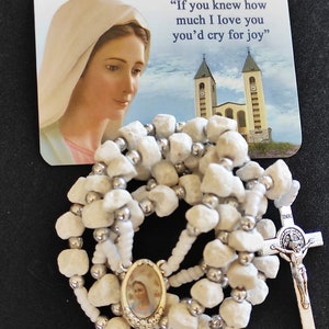 Rosario di Medjugorje in pietra della collina delle apparizioni Rosario cattolico fatto a mano di Medjugorje Rosario di San Benedetto + buono regalo sacro