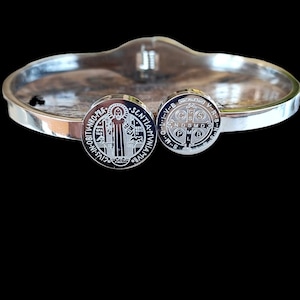Pulsera de plata Pulsera de acero inoxidable San Benito Pulsera religiosa cristiana de acero inoxidable Medallas de santos católicos Joyería de mujer Color plata