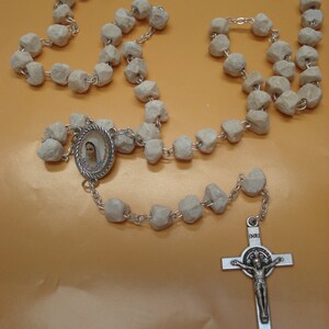 Heiliger St. Benedikt Erscheinung Hill Stone Rosenkranz Medjugorje Handmade + Holy Geschenkkarte