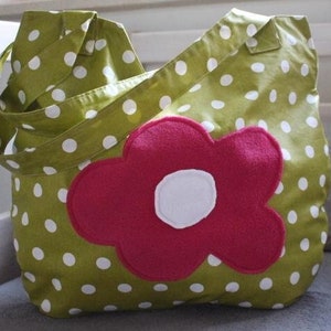 große Damentasche, Tasche abwaschbar, Tasche mit Punkten, Umhängetasche, Tasche Blume, Tasche retro, Tasche Flower-Power, Tasche grün