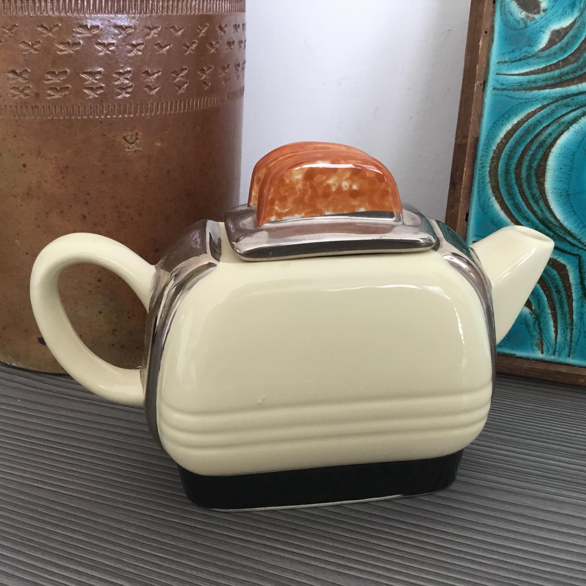 Novelty Teapot 'THE TEA TOASTER' by Teapottery Company, Cream