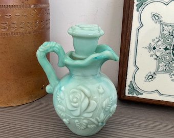 Vintage AVON Milchglas Krug / Parfüm Flasche mit Rose Design, Jadeit Krug Form Flasche