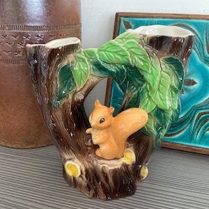 Kitsch Hornsea Pottery Fauna Range Vaso doppio per boccioli con scoiattolo