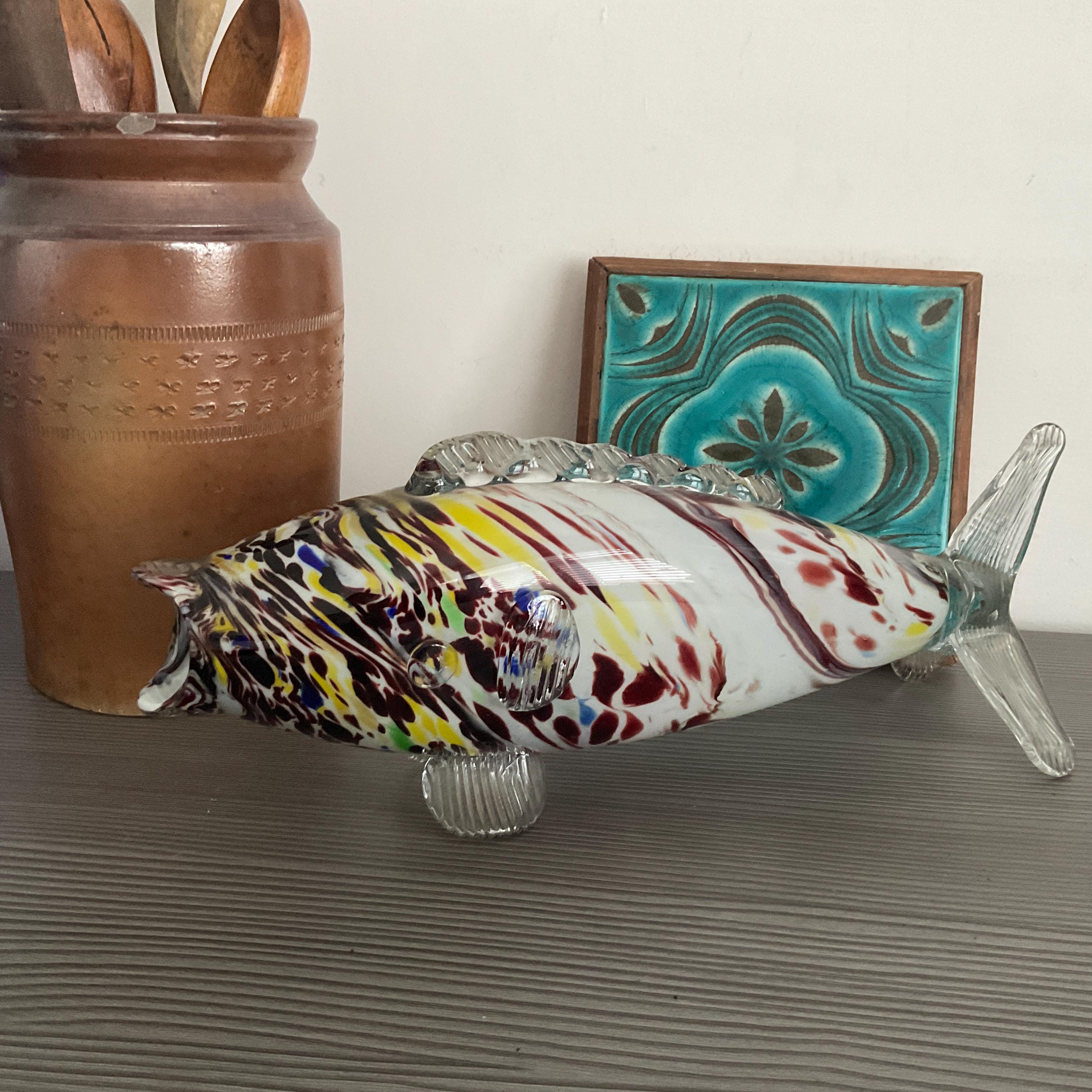 カラフルな魚模様のガラス花瓶 手吹きガラスの魚型花瓶：カラフルな1970年代の装飾 - Etsy 日本