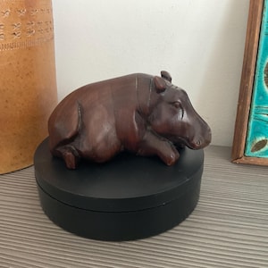 Kleines handgeschnitztes Nilpferd, afrikanische geschnitzte Statue, Hartholzschnitzerei