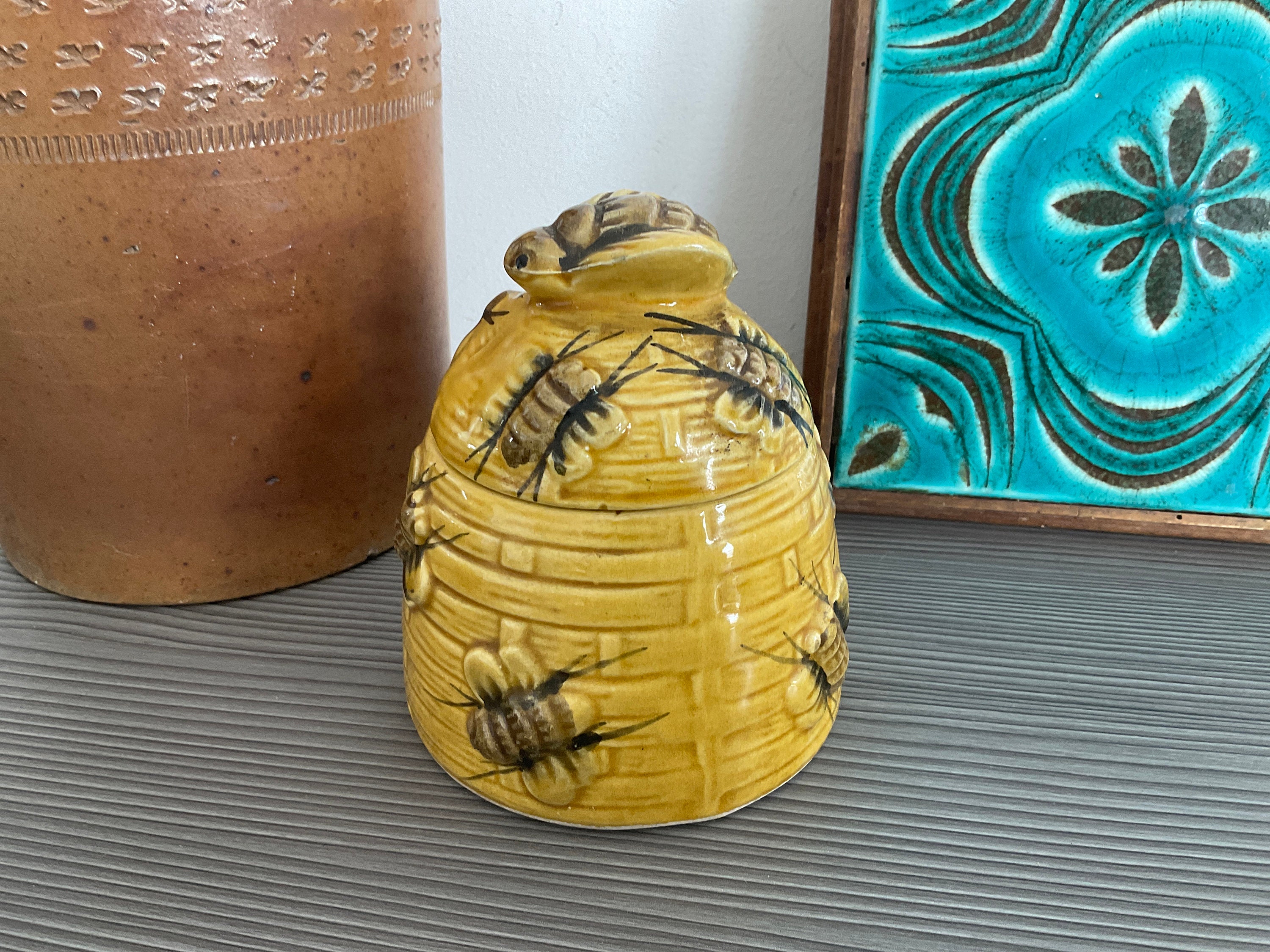 Porta Miele In Ceramica A Forma Di Alveare Con Cucchiaio Di Legno - 2