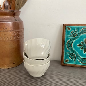 3x Vintage English Ironstone Pudding Bowls, Retro Kitchenalia