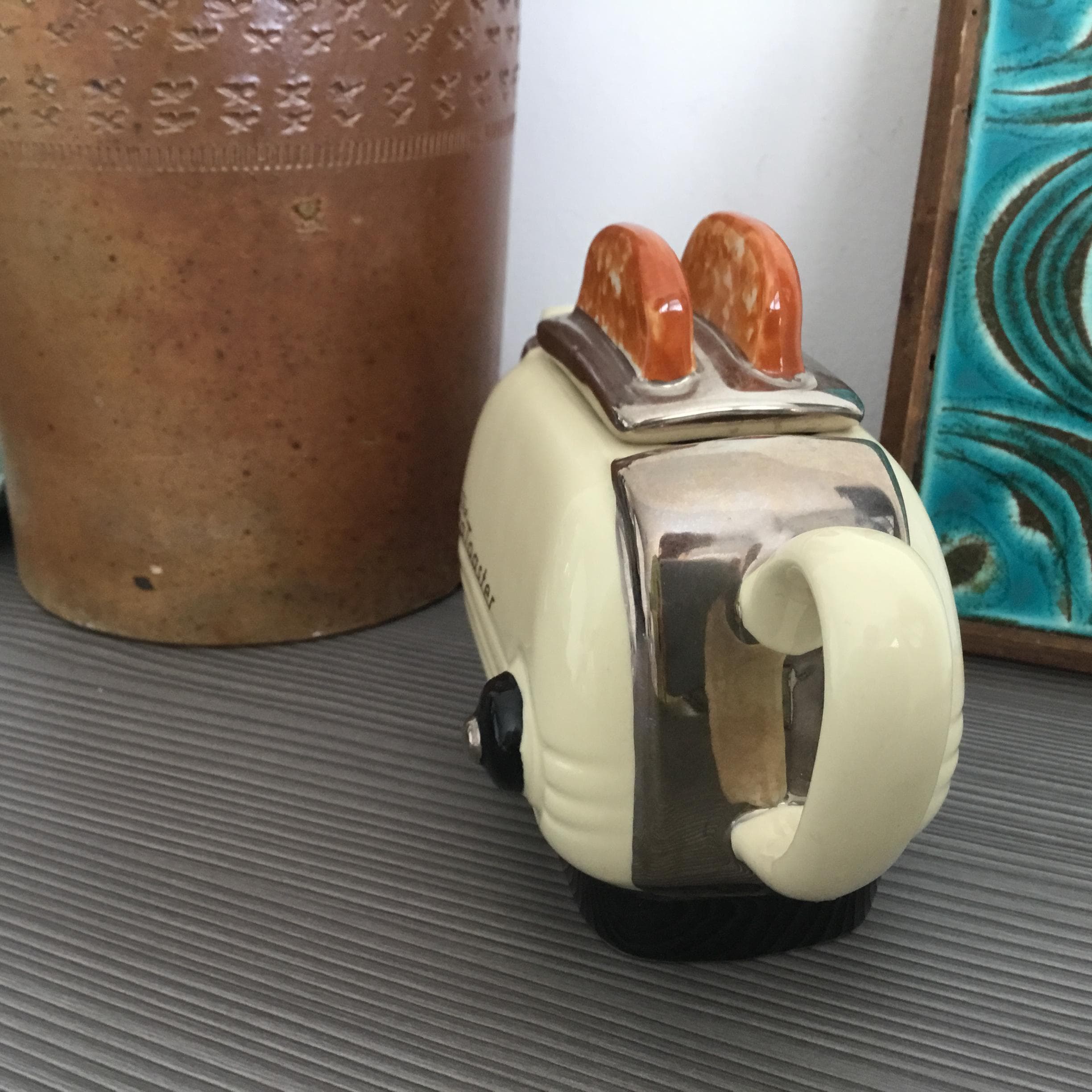 Novelty Teapot 'THE TEA TOASTER' by Teapottery Company, Cream