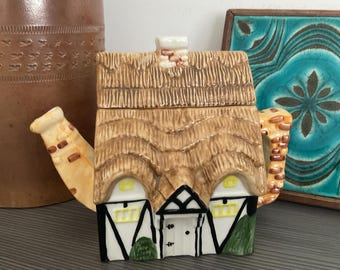 Vintage Leonardo  Novelty Teapot  THATCHED COTTAGE Collection, Collectable Ceramic Teapot