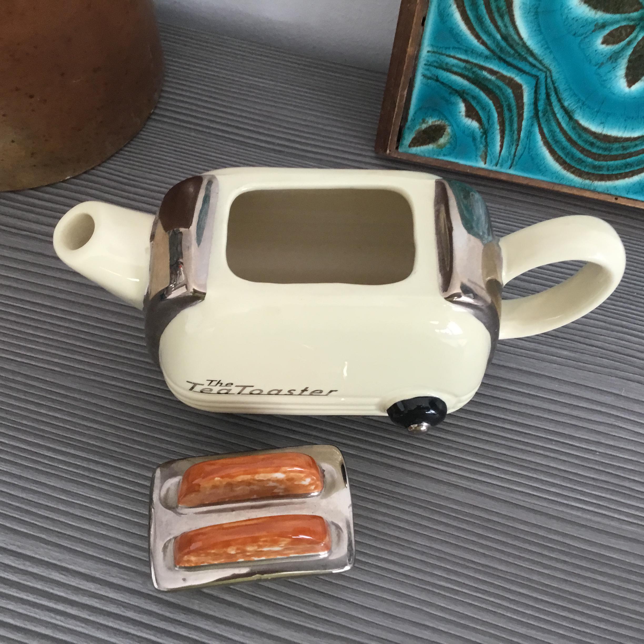 Novelty Teapot 'THE TEA TOASTER' by Teapottery Company, Cream