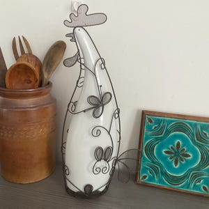 Favolosa statuetta in ceramica e metallo a forma di gallo, grande, decorativa, ornamentale