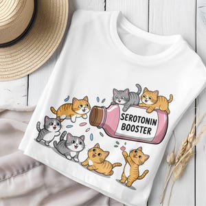 Serotonine booster kat png-bestand, kattenmoeder grafische tshirt png-bestand, kattenliefhebber sublimatieontwerp, Happy Pills shirt digitaal ontwerp