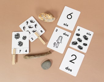 Dwujęzyczne karty do liczenia przyrody | 1-10 Dwujęzyczne hiszpańskie drukowane Liczenie i przypinanie Numery Przedszkole Maluch Numery Edukacja domowa Montessori