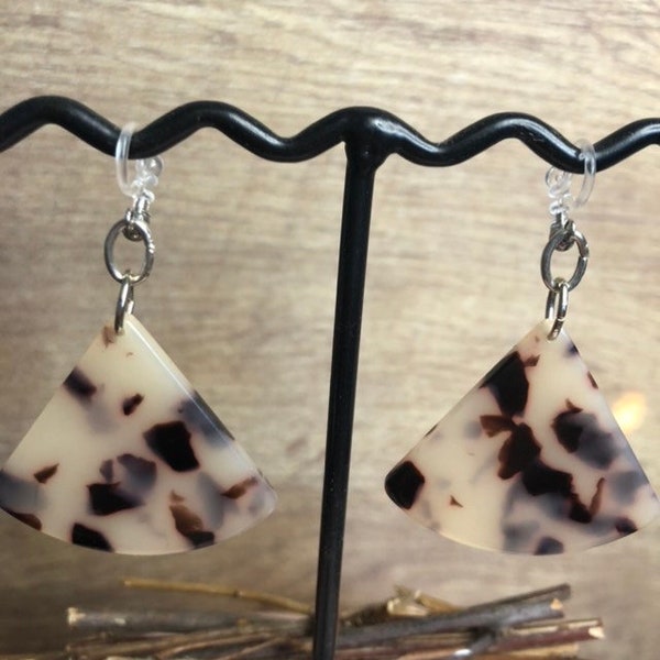 Fan earrings tortoise shell  resin acetate acrylic, Invisible clip on.  statement jewellery boucles d'oreilles