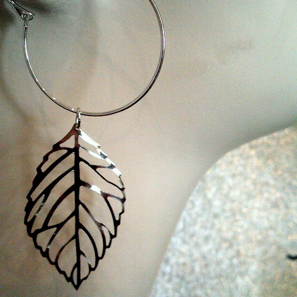 Hoop earrings with a leaf making them dangle.  hypoallergenic earing. boucles d'oreilles