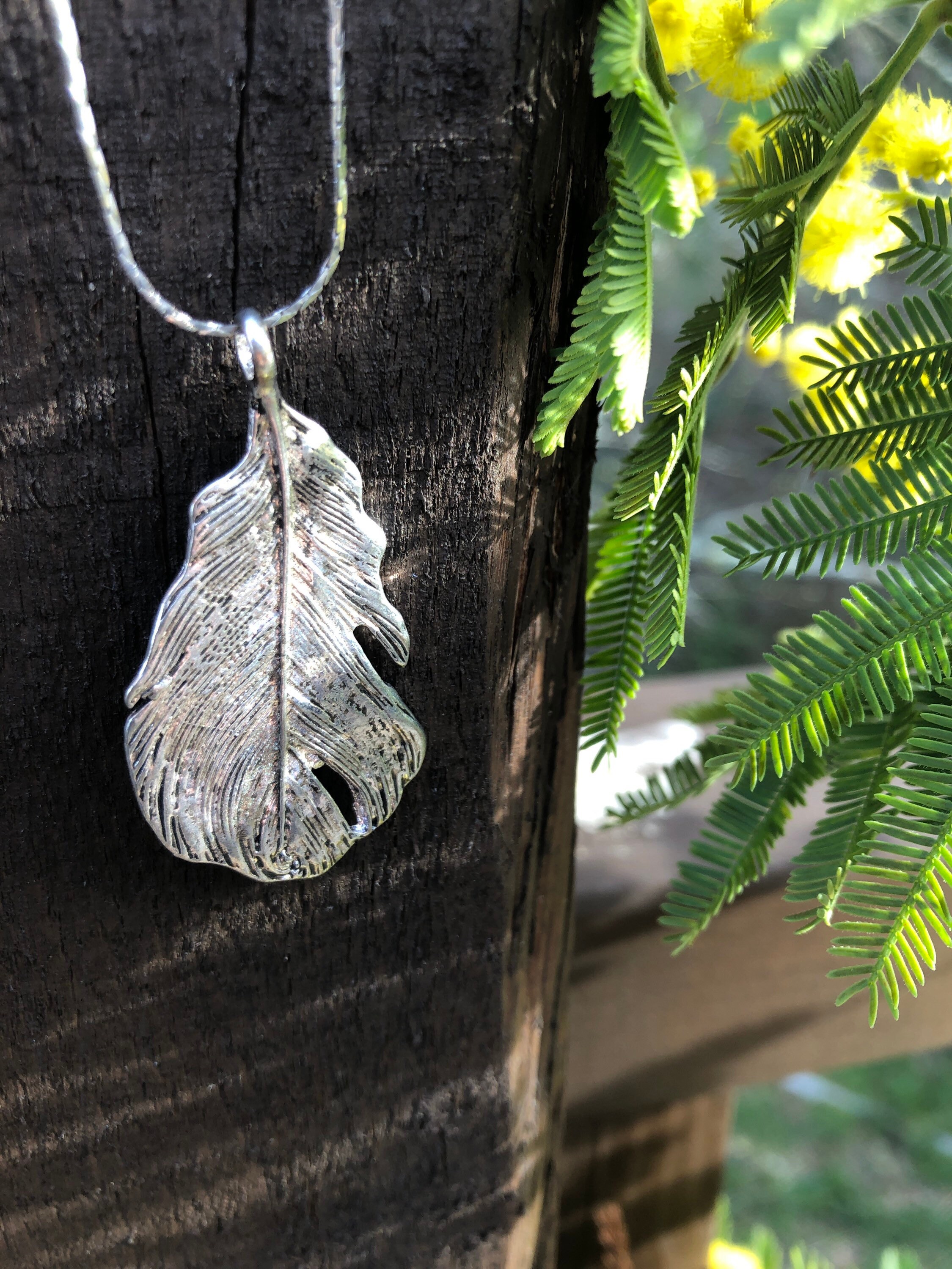 Pandora oak 2024 leaf necklace