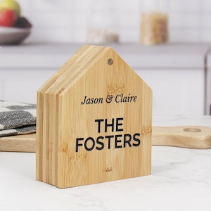 Neues Haus Geschenk Getränke Untersetzer | Erstes Zuhause Geschenk, Einweihungsgeschenke, Geschenkideen für Paare, Umzug, Geschenk aus Holz mit Gravur - 4er Pack