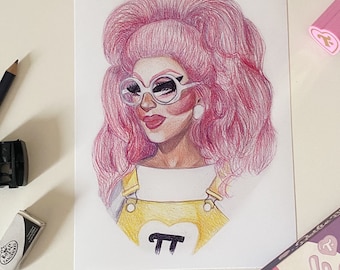 Puede incluir: Una ilustración dibujada a mano de una persona con cabello rosado que lleva gafas grandes de montura blanca y un mono amarillo con un corazón y la letra "T" en la parte delantera.