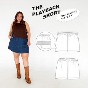Puede incluir: Una mujer con un top marrón y una falda pantalón vaquera. La imagen incluye un diagrama de la falda pantalón y el texto "THE PLAYBACK SKORT" y "PDF SEWING PATTERN". La falda pantalón tiene cintura elástica y bolsillos.