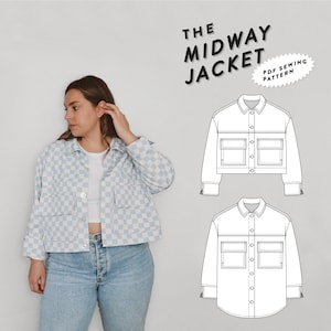 Może przedstawiać: Kobieta w niebiesko-białej kratkowanej kurtce, niebieskich dżinsach i białym t-shirt. Na zdjęciu znajduje się również rysunek liniowy kurtki z tekstem "The Midway Jacket PDF Sewing Pattern".