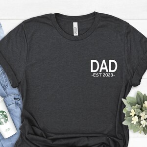 Dad Est 2023 T-shirt, New Dad, Gift for Dad, Pregnancy Announcement to Dad,Dad Surprise Gift,Dad Gift from Wife, Dad Birthday,Dad Pocket Tee
