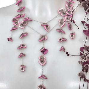 Collar con dije personalizable hecho a mano, con diseño variado de corazones.