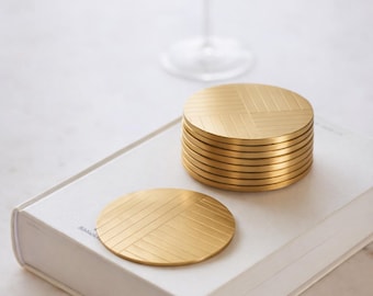 Set di 2 sottobicchieri in ottone massiccio: decorazione da tavola moderna e minimalista.