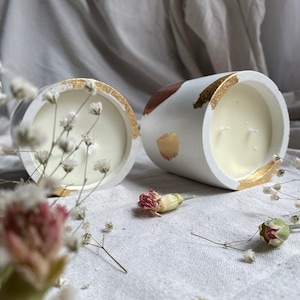Steps of Gold |  Soy wax Candle in concrete vessel | Scented candle | handmade | vegan gift | reusable container | Golden Leaf