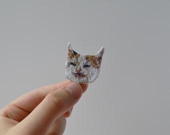 embroidered cat, embroidered brooch, cat meme
