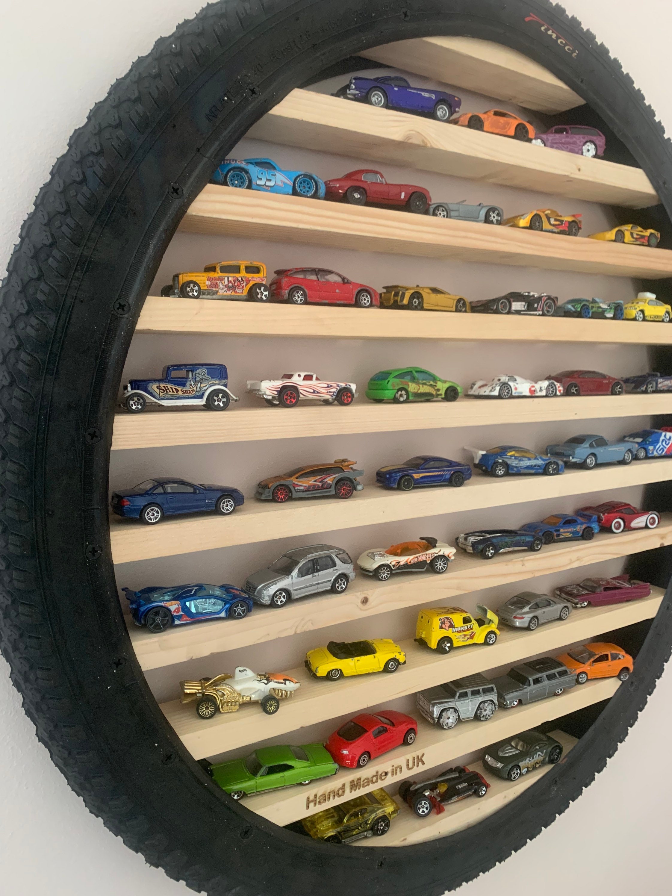 KB Tools Vitrine compatible avec Hot Wheels - étagères de rangement pour  jouets avec 60 emplacements - boîte de rangement cube en plastique  résistant