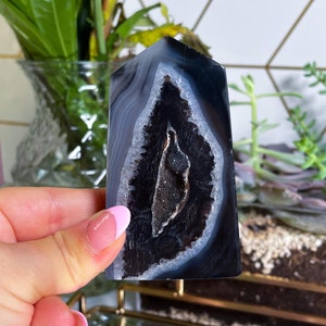 Black Agate Druzy Towers – YOU PICK – Flat Crystal Points – Carved Black Agate – Druzy Crystal – Black Stone Tower Q6-Q7-Q8