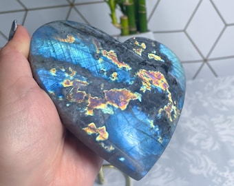 Corazón de labradorita llamativo – Pieza de cristal tallada – J12