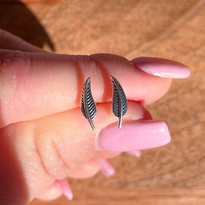 Feather Earrings - 925 Sterling Silver - Feather Stud Earrings - Silver Feather Earrings -  Tiny Stud Earrings - Cute Studs Earrings -